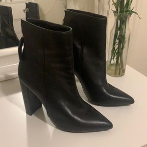 Black leather Pointed- Toe Ankle Booties